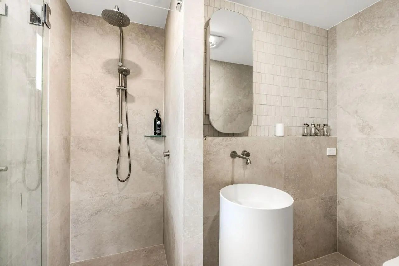 Coorumbong 16 - 5 Bedrooms Mooloolaba