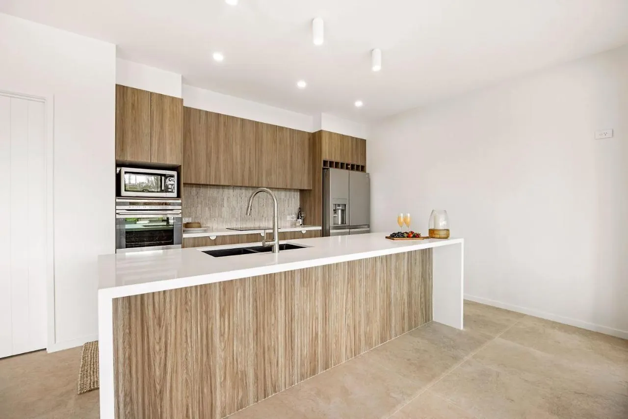 Coorumbong 16 - 5 Bedrooms Mooloolaba